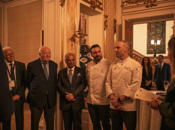 cena previa al homenaje a las atletas refugiadas de París 2024
