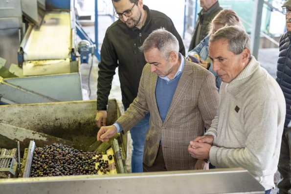 el conseller de agricultura miguel barrachina visita campoenguera