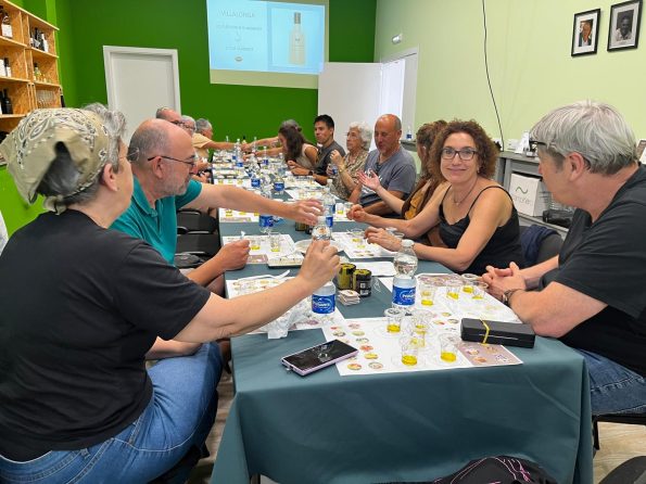 cata de aceite Visitar una almazara en Valencia